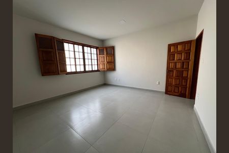 Casa para alugar com 500m², 5 quartos e 4 vagas Casa para alugar com 500m², 5 quartos e 4 vagasQuarto