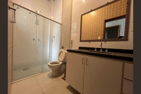 Casa para alugar com 500m², 5 quartos e 4 vagas Casa para alugar com 500m², 5 quartos e 4 vagasBanheiro social 2