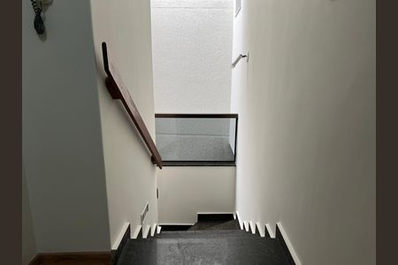 Escada de casa para alugar com 5 quartos, 500m² em Centro, Juiz de Fora