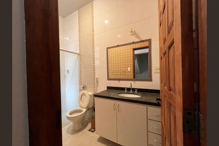 Banheiro social 2 de casa para alugar com 5 quartos, 500m² em Centro, Juiz de Fora