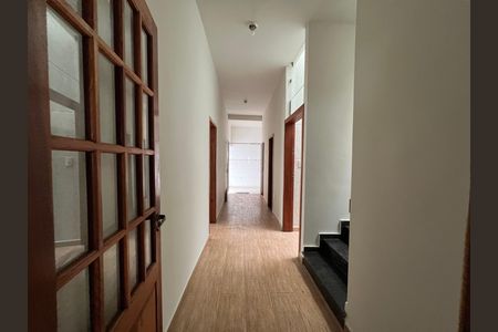 Casa para alugar com 500m², 5 quartos e 4 vagas Casa para alugar com 500m², 5 quartos e 4 vagasCorredor