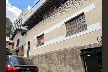 Casa para alugar com 500m², 5 quartos e 4 vagas Casa para alugar com 500m², 5 quartos e 4 vagasFachada