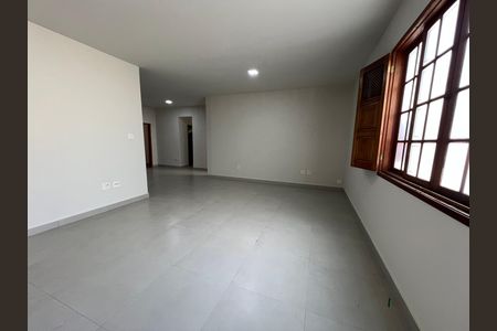 Casa para alugar com 500m², 5 quartos e 4 vagas Casa para alugar com 500m², 5 quartos e 4 vagasSala