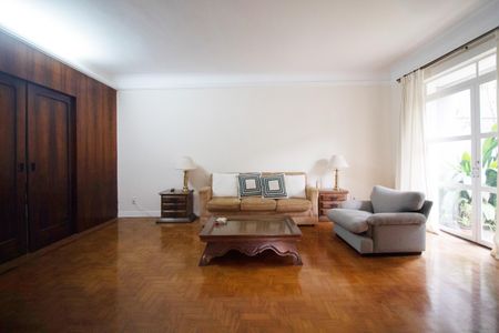 Casa para alugar com 500m², 5 quartos e 3 vagas