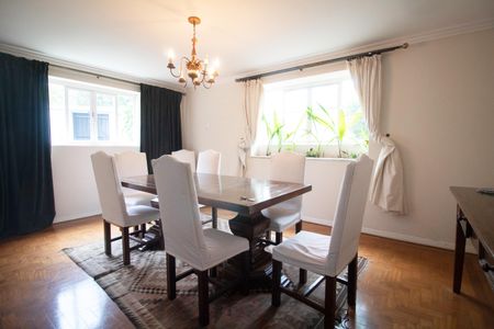 Casa para alugar com 5 quartos, 500m² em Jardim Europa, São Paulo