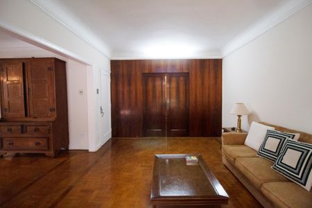 Casa para alugar com 5 quartos, 500m² em Jardim Europa, São Paulo