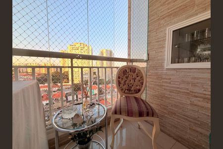 Apartamento à venda com 62m², 2 quartos e 1 vaga Apartamento à venda com 62m², 2 quartos e 1 vagaVaranda