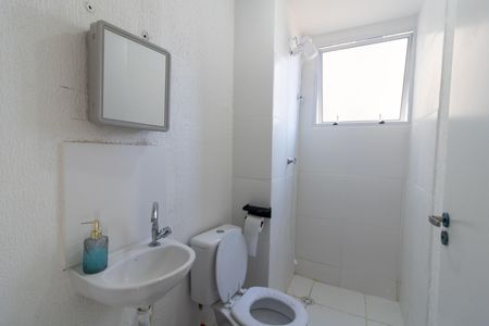 Banheiro de apartamento para alugar com 2 quartos, 42m² em Campo Novo, Porto Alegre