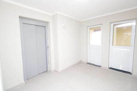 Apartamento para alugar com 80m², 2 quartos e 1 vaga Apartamento para alugar com 80m², 2 quartos e 1 vagaHall do Elevador Cobertura