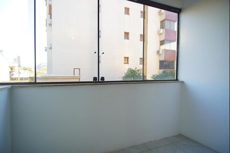 Sala - Varanda de apartamento para alugar com 2 quartos, 69m² em Jardim Itu, Porto Alegre
