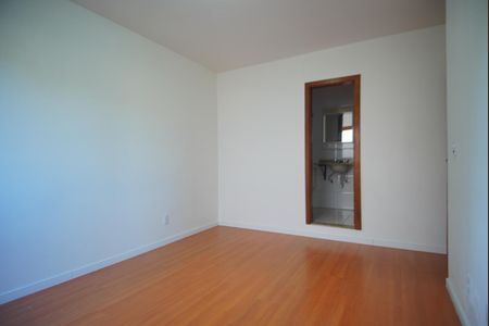 Suíte de apartamento para alugar com 2 quartos, 69m² em Jardim Itu, Porto Alegre