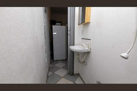 Banheiro de kitnet/studio para alugar com 1 quarto, 21m² em Cidade Universitária, Campinas