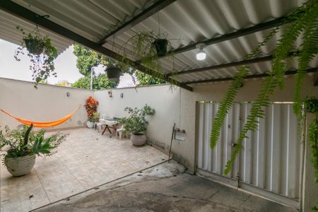 Casa à venda com 4 quartos, 210m² em Conjunto Helena Antipoff, Belo Horizonte