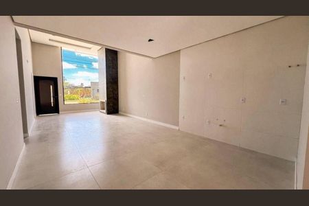 Casa de condomínio para alugar com 140m², 3 quartos e 2 vagas