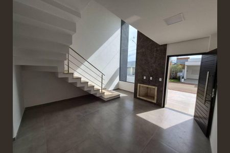 Casa de condomínio para alugar com 130m², 3 quartos e 2 vagas Casa de condomínio para alugar com 130m², 3 quartos e 2 vagasSala