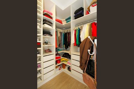 Closet da Suíte 1 de casa à venda com 3 quartos, 152m² em Alto de Pinheiros, São Paulo
