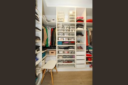 Closet da Suíte 1 de casa à venda com 3 quartos, 152m² em Alto de Pinheiros, São Paulo