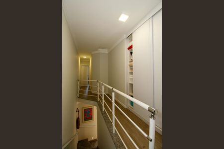 Corredor da Área Íntima de casa à venda com 3 quartos, 152m² em Alto de Pinheiros, São Paulo
