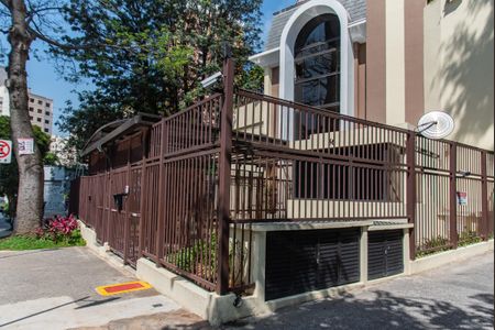 Apartamento à venda com 73m², 3 quartos e 1 vaga Apartamento à venda com 73m², 3 quartos e 1 vagaFachada e portaria