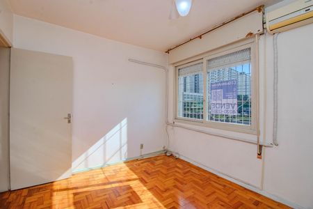 Quarto 1 de apartamento à venda com 2 quartos, 63m² em Vila Ipiranga, Porto Alegre