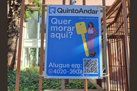 Placa na Fachada de apartamento para alugar com 2 quartos, 66m² em Petrópolis, Porto Alegre