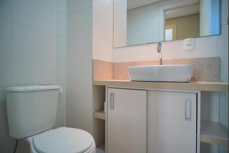 Banheiro Corredor de apartamento para alugar com 2 quartos, 66m² em Petrópolis, Porto Alegre