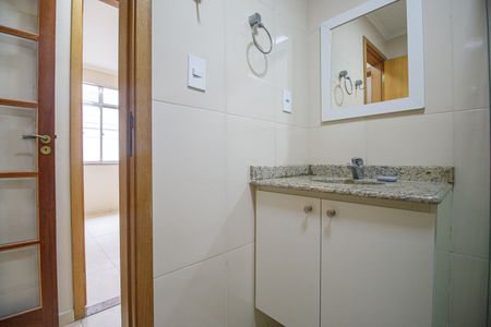 Casa à venda com 120m², 3 quartos e sem vaga Casa à venda com 120m², 3 quartos e sem vagaBanheiro