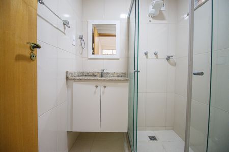 Casa à venda com 120m², 3 quartos e sem vaga Casa à venda com 120m², 3 quartos e sem vagaBanheiro