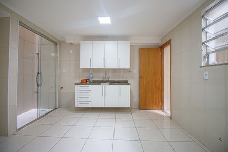 Casa à venda com 120m², 3 quartos e sem vaga Casa à venda com 120m², 3 quartos e sem vagaCozinha