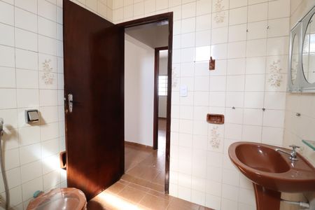 Casa para alugar com 120m², 3 quartos e 3 vagasBanheiro Social