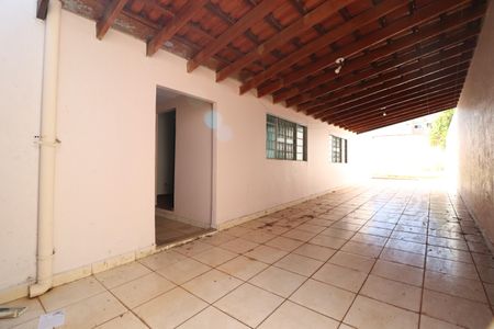 Varanda da Sala de casa para alugar com 3 quartos, 120m² em Santa Mônica, Uberlândia