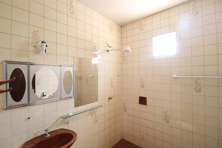 Casa para alugar com 120m², 3 quartos e 3 vagasBanheiro Social
