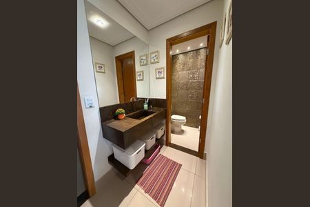 Banheiro de casa à venda com 3 quartos, 232m² em Vila Comercial, São Paulo