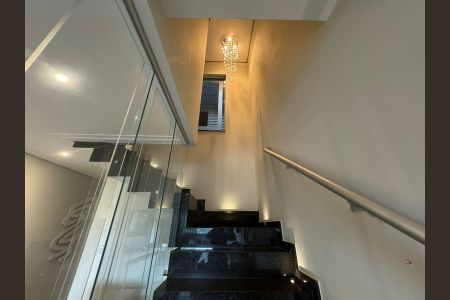 Escada de casa à venda com 3 quartos, 232m² em Vila Comercial, São Paulo