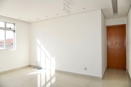 Sala de apartamento para alugar com 3 quartos, 70m² em Sagrada Família, Belo Horizonte