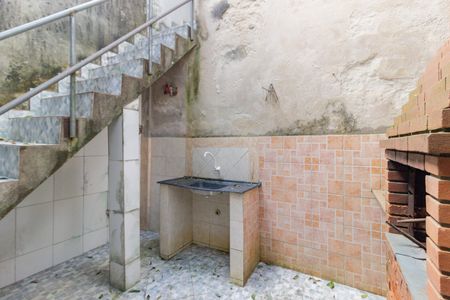 Quintal dos Fundos de casa para alugar com 3 quartos, 255m² em Jardim Vivan, São Paulo