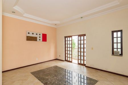 Casa para alugar com 3 quartos, 255m² em Jardim Vivan, São Paulo