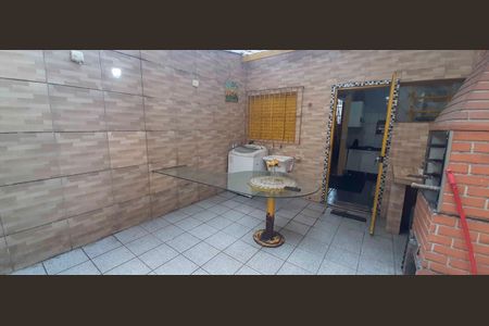 Casa à venda com 61m², 2 quartos e 1 vaga