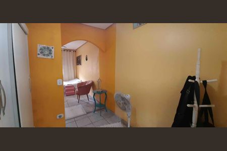 Casa à venda com 61m², 2 quartos e 1 vaga