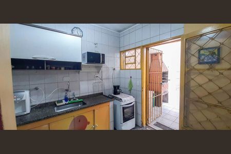 Cozinha de casa para alugar com 2 quartos, 61m² em Jardim Raposo Tavares, São Paulo