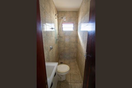 Banheiro de apartamento para alugar com 1 quarto, 30m² em Qe 19, Brasília