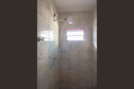 Banheiro de apartamento para alugar com 1 quarto, 30m² em Qe 19, Brasília