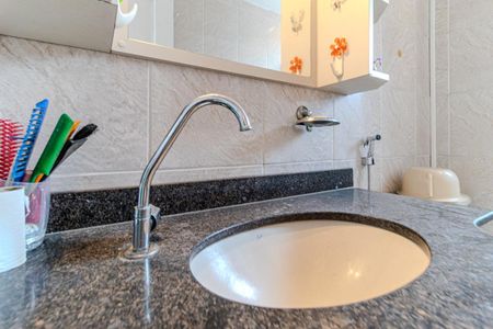 Apartamento à venda com 60m², 2 quartos e 1 vaga Apartamento à venda com 60m², 2 quartos e 1 vagaBanheiro