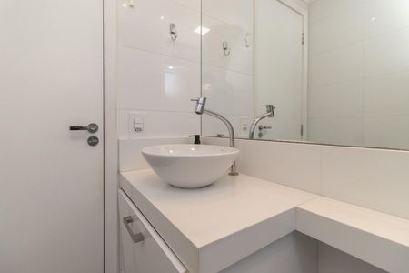 Apartamento à venda com 47m², 2 quartos e 1 vaga Apartamento à venda com 47m², 2 quartos e 1 vagaBanheiro
