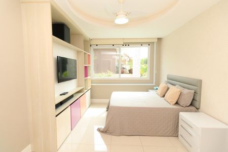Casa de condomínio para alugar com 580m², 5 quartos e 4 vagas Casa de condomínio para alugar com 580m², 5 quartos e 4 vagasQuarto 1