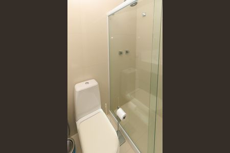 Casa de condomínio para alugar com 580m², 5 quartos e 4 vagas Casa de condomínio para alugar com 580m², 5 quartos e 4 vagasBanheiro da Suíte 4