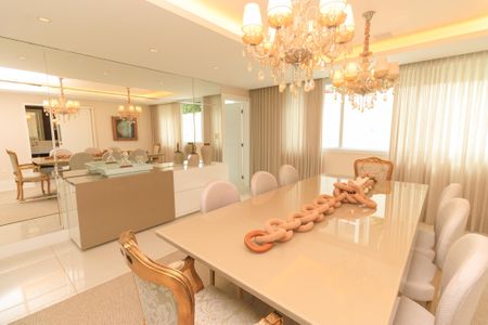 Casa de condomínio para alugar com 580m², 5 quartos e 4 vagas Casa de condomínio para alugar com 580m², 5 quartos e 4 vagasSala de Jantar