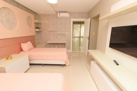 Casa de condomínio para alugar com 580m², 5 quartos e 4 vagas Casa de condomínio para alugar com 580m², 5 quartos e 4 vagasQuarto 2