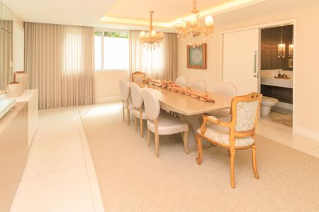 Casa de condomínio para alugar com 580m², 5 quartos e 4 vagas Casa de condomínio para alugar com 580m², 5 quartos e 4 vagasSala de Jantar