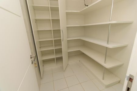 Casa de condomínio para alugar com 580m², 5 quartos e 4 vagas